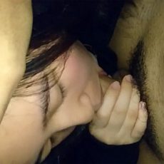 黒髪美少女のイラマチオっぽいフェラ、射精と共にザーメン強烈吸引